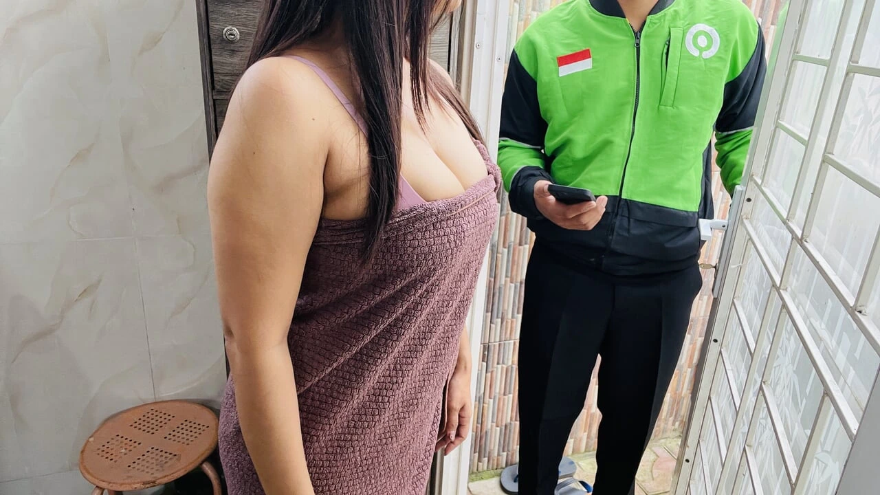 Goyangan Montok Ojol Bikin Ngeces, Payudara Gede Dan Kontol Ganas