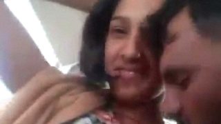 Gadis Desi Liar Digoyang Dan Payudaranya Diisap Habis Di Dalam Mobil