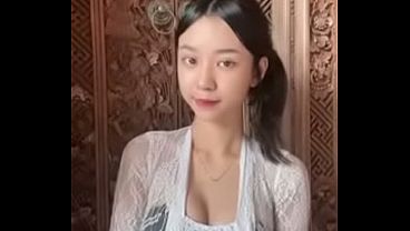 Sindi, Gadis Yang Menggoda Dengan Setiap Gerakannya
