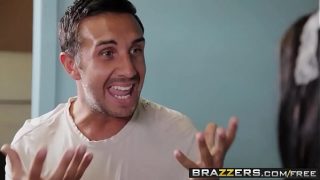 Mackenzee Pierce: Pelayan Prancis Nakal Dengan Payudara Besar Di Seragam Seksi