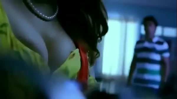 Desi Bhabhi Menggoda Dengan Gairah Yang Membara