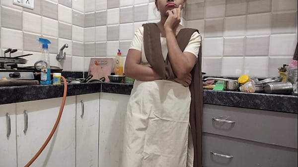 भड़कीला कॉलेज लड़की घर आते ही अपने सौतेले भाई के साथ जंगली मज़े में डूब गई