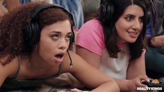 Mode Kerjasama Panas Untuk Gadis Gamer