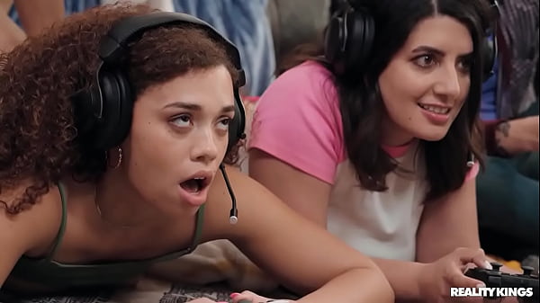 Mode Kerjasama Panas Untuk Gadis Gamer