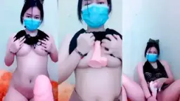 Cici Molly Menggoyang Dildo Mangga Dengan Toge Jepit Yang Menggoda