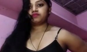 Gadis Desi Polos Mandi Sambil Selfie Menggoda