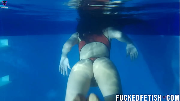 Helen Star Pake Baju Renang Seksi, Malem-malem Di Kolam, Napas Ngos-ngosan, Bikin Greget.