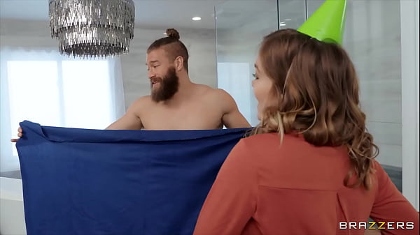 Goyang Ganas Dengan Cewek Seksi Serumahku / Tonton Lengkap Di Brazzers