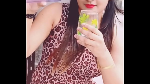 Cewek India Ngebuka Kaki Lebar, Pose Hot Bikin Makin Pengen