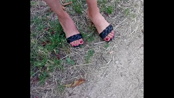 Ibu-ibu Arab Pelacur, Jari Kaki Seksi Dan Hak Tinggi Bikin Ngilu, Siap Digoyang.