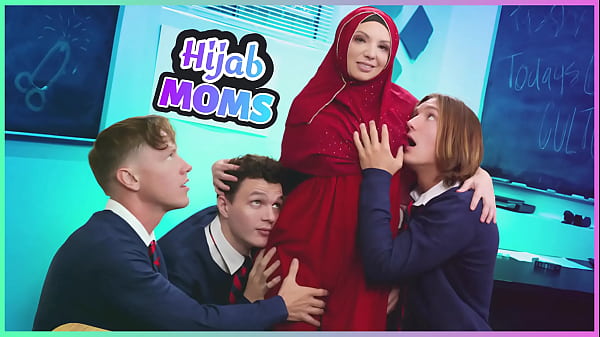 Gadis Berhijab Yang Menggairahkan Tiga Pria Sekaligus