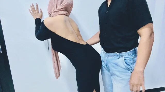 Seduced By My Friend’s Sexy Mom
