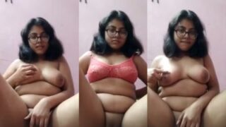 Cewek Chashmish Toket Gede Meremas-remas Teteknya Sambil Jari-jarinya Mainin.
