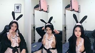 Live Cosplay Kelinci Imut Pengen Dipegangin