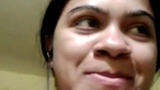 Monalisha Nath Pamer Tubuh Telanjang Saat Video Call Whatsapp.