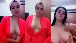 Rosalinda Pijat Teteknya Biar Makin Montok Dan Menggoda