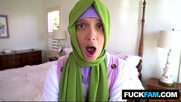 Horny Hijabi Ngeces Pertama Kali Ngerasain Kontol, Izzy Lush Digebukin Donnie Rock