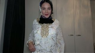 Pov – Ngentotin Adik Tiri Muslimah Berjilbab, Romantis Tapi Mesum Banget