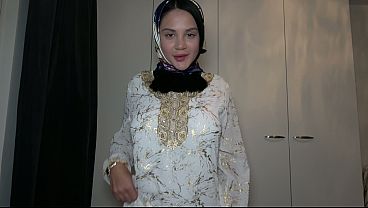 Pov – Ngentotin Adik Tiri Muslimah Berjilbab, Romantis Tapi Mesum Banget