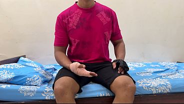Ibu Tiri Bantu Anak Tiri Yang Luka Buat Mandi, Malah Godain Dia. Akhirnya Berujung Nyepong Kontolnya, Sebelum Digenjot Keras.