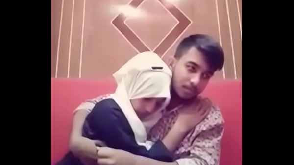 Desi Cewek Sama Cowok Lagi Ciuman Panas Di Hotel, Bibir Nempel Erotik.