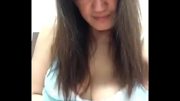 Cewek Asia Murahan Christy Colokin Memek Basah Kenceng.