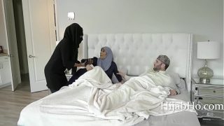 Remaja Hijab Violet Myers Dihamilin Abis-abisan