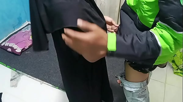 Prank Ajak Ojol Ngentot, Bikin Si Doi Tegang Sendiri.