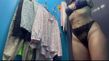 Ganti Baju Di Ruang Ganti, Kamera Tersembunyi, Cewek Rusia Montok Dengan Puting Yang Bikin Tegang.