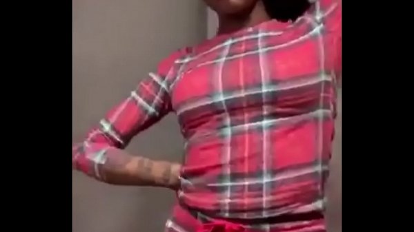 Tante Asian Doll Goyangin Pantat Montoknya Di Live Instagram Sambil Nyanyi Lagu Baru, Gerakan Bibirnya Bikin Greget.