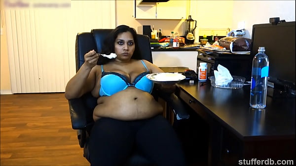 Desi Rose Ngiler Berat Liat Pie, Pengen Dijilat Abis-abisan!