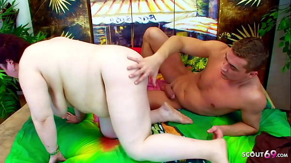 Bbw Gemuk Tua Digebukin Sama Anak Tiri Sampe Meraung