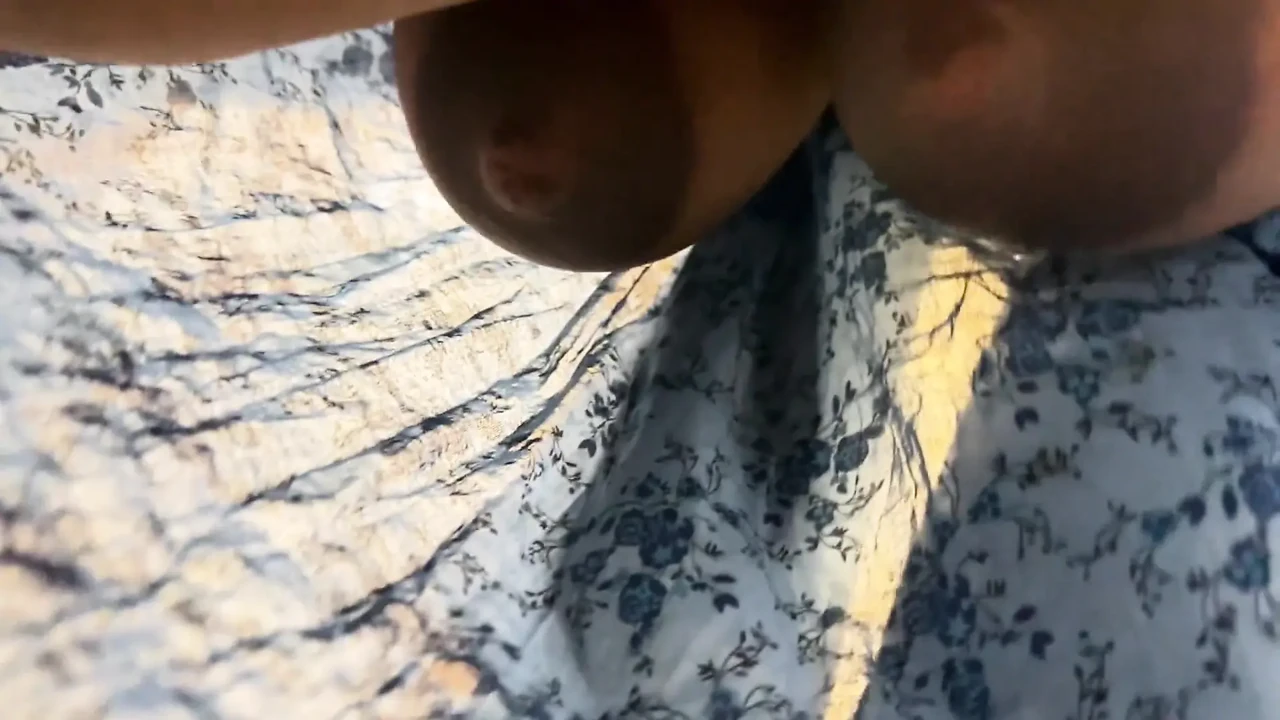 Huge Hanging Milky Tits & Ass Hot Indonesia Muslim Aunty Clean My Room & Try To Seduce Me For Sex