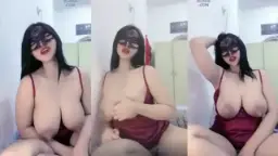 Kienzy Host Paling Tobrut, Bikin Muncrat Di Bling2