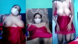 Melanie Tobrut, Jembut Lebat Basah Kuyup Di Panggung Dreamlive.