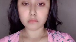 Model India Goyang-goyangin Tetek Dan Putingnya, Bikin Ngiler