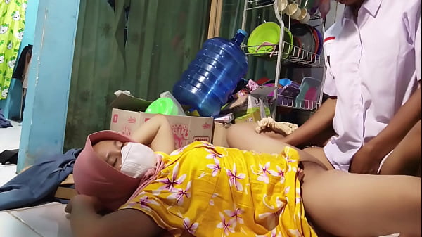 Ibu Tiri Ngajak Ngentot Pas Mau Berangkat Sekolah, Bikin Makin Siang.