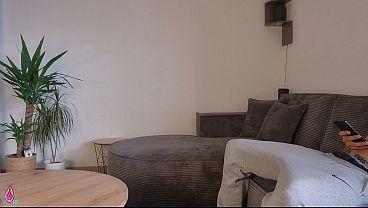 Ibu Tiri Liat Anak Tiri Lagi Tegang Sambil Bersihin, Langsung Bantu Keluar Di Pantat Besarnya Yang Bulat.