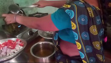 Ibu Rumah Tangga India Main Masak-masak Sambil Ml Sama Pacar.