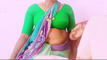 Masturbasi Sambil Lihat Pembantu India Seksi Lagi Kerja.