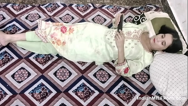 Cewek India Nonton Bokep Di Hp, Lalu Digenjot Keras Sama Kakak Tiri – Suara Hindi Bikin Makin Basah