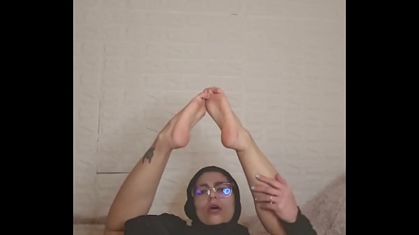 Mama Arab Hot Pake Niqab Sambil Pamer Kaki Ranjang Koleksi