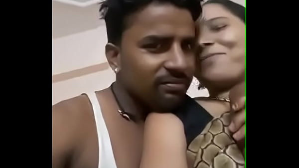 Desi Tante Montok, Menekan-nakan Si Bokong Gede Sambil Mainin Tetek Gede