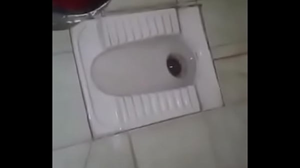 Pasangan Desi Lagi Crot Di Toilet, Suara Basah Bikin Makin Panas