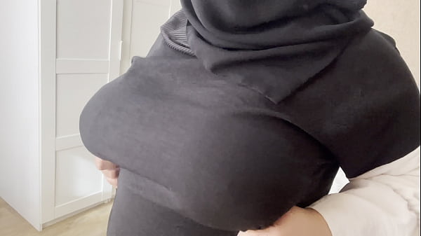 Teman Istrinya Arab Pamer Tetek Gede
