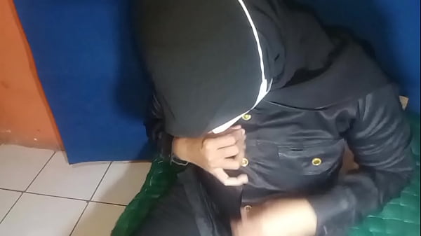 Satpam Cewek Sange Colmek Sampe Muncrat, Ngeces Sampe Belek Keluar