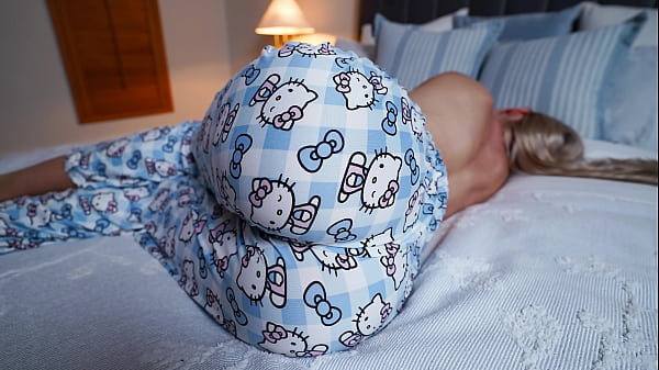 Ibu Tiri Terbangun Lihat Kontol Keras Anak Tiri, Bantu Tante Montok Crot Cepat, Bawa Santai.