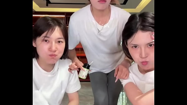 Cái Thằng Lùn ở Tàu Khựa Này, Nhìn Phát Thèm Muốn Chịch Luôn.