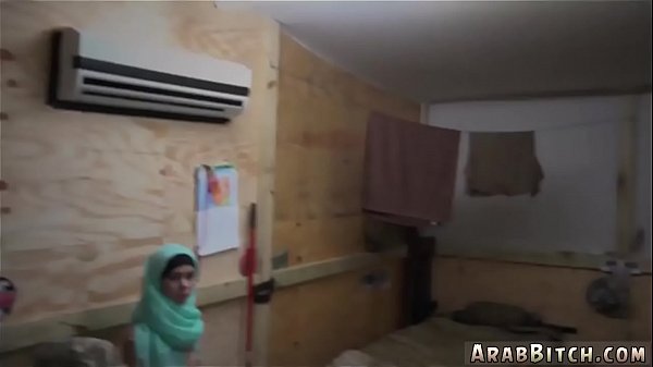 Ngentot Pertama Di Lubang Belakang Sambil Mainin Memek Basah!