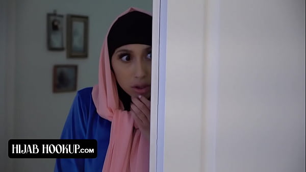 Hijab Cantik Montok Melongo Digebuk Kontol Gede Instruktur Horny